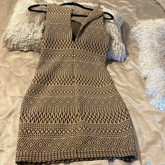 Mini pattern dress - Picture 2 of 3